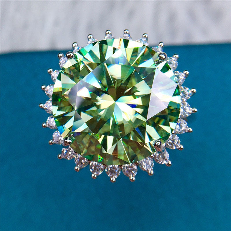 Light deals green moissanite