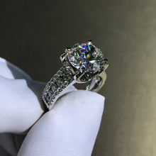 Load image into Gallery viewer, 5 Carat Round Cut Moissanite Ring G-H Colorless