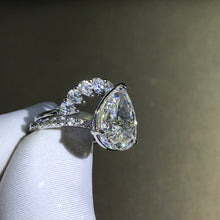 Load image into Gallery viewer, 8 Carat Pear Cut Moissanite Ring G-H Colorless VVS Bridal Set