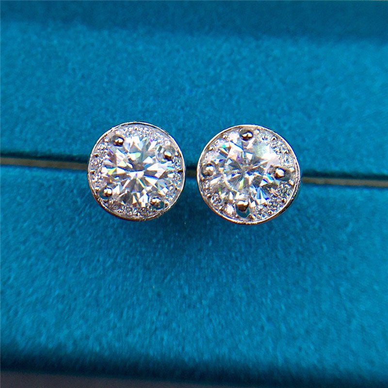 0.6 Carat D Color Round Cut 4 Claw Micro Certified VVS Moissanite Stud Earrings