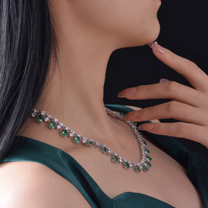 The Green Oval Line Chain Necklace